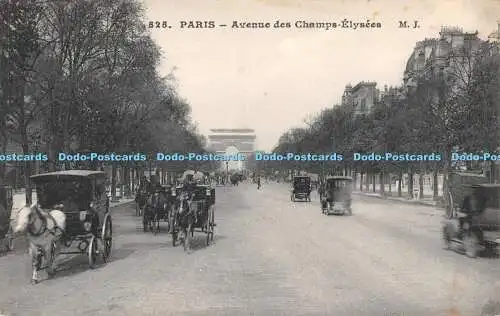 R553738 Paris Avenue des Champs Elysees M J