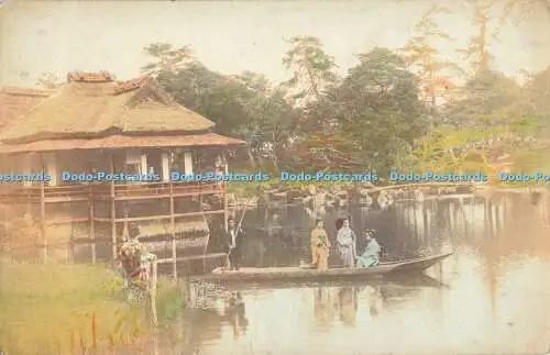 R556019 Japan Frauen im Boot Postkarte