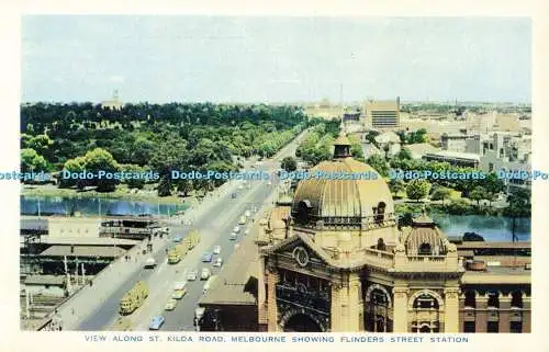 R559982 Blick entlang der St Kilda Road Melbourne zeigt Flinders Street Station Nucol