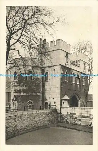 R558805 Tower of London The Middle Tower