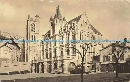 R560973 Saint Galmier L Hotel de Vill et le clocher de l Eglise Jean Bernard