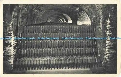 R561606 Une Masse de 120 000 Bouteilles A Breger Freres No 8