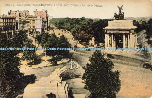 R564264 London Wellington Arch and Gunners Memorial