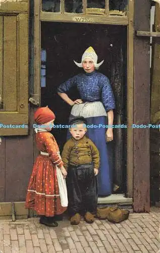 R564510 Nationale Kostüme Frau und Kinder Photochromie Serie 78 Nr 1925 1910