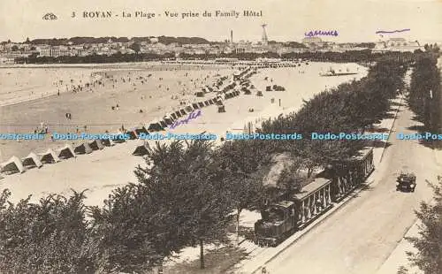 R564860 CAP 3 Royan La Plage Vue prise du Family Hotel Nouvelles Galeries