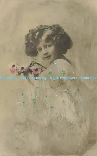 R566722 Mädchen Portrait Blumen 1910