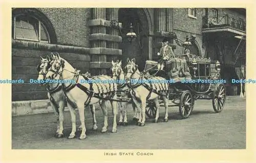 R568796 Irish State Coach Horses Tuck Royal News Buckingham Palace