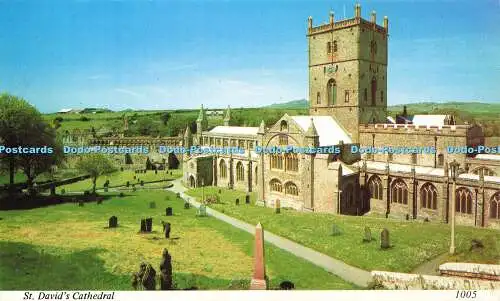 R568906 St Davids Cathedral 1005 Torbogen Werbung