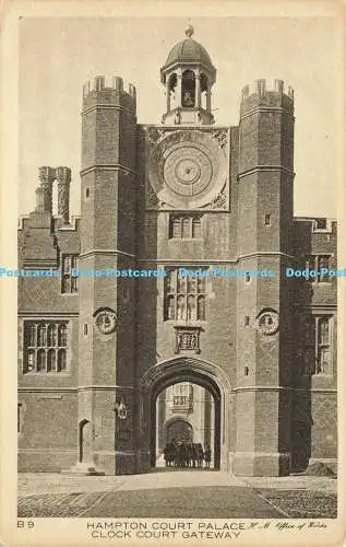 R565791 B9 Hampton Court Palace Uhr Court Gateway H M Office of Works Rembrand