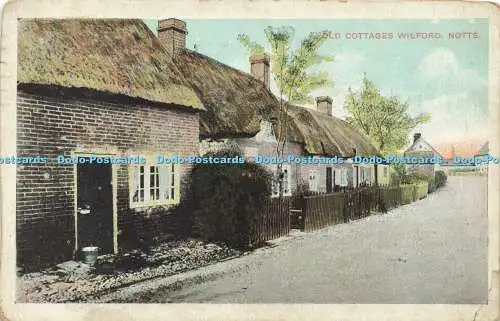 R567539 Old Cottages Wilford Notts D und D 1911