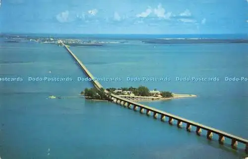 R571783 Luftansicht von Pidgeon Key und Seven Mile Bridge Overseas Highway Florida J