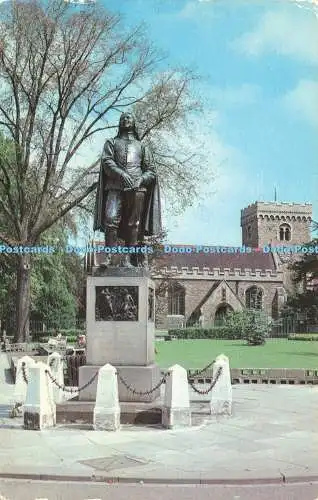 R575475 John Bunyan Statue St Peters Street Bedford Colourmaster International P