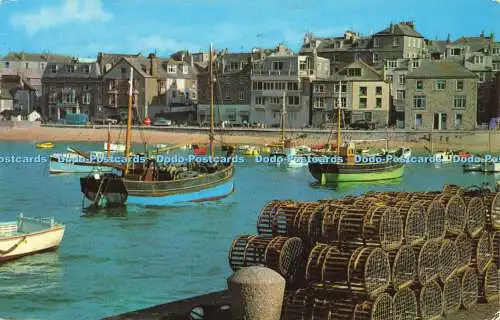 R575785 Blick vom Hafen St Ives 1972