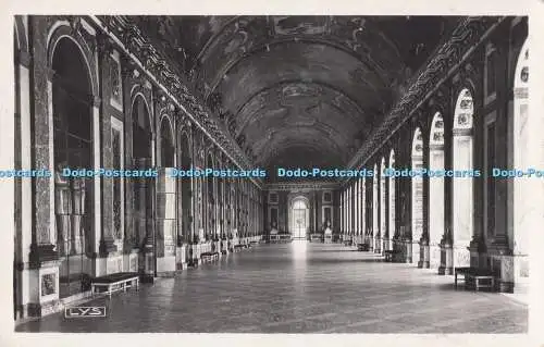 R732771 Versailles Le Palais La Galerie des Glaces Lys