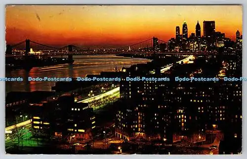 R734209 New York City bei Nacht Manhattan Postkarte Broadway N Y C Plastichrome b