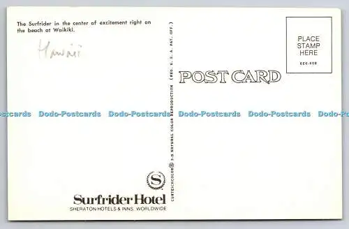 R735064 Der Surfrider im Zentrum der Aufregung direkt am Strand von Waikiki