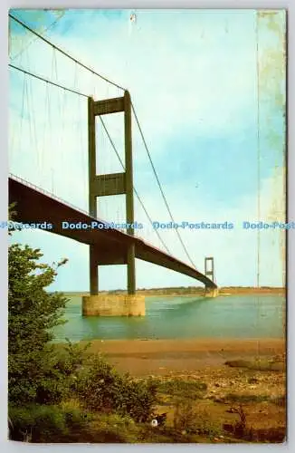 R735280 Die neue Severn Bridge und Aust Cliffs von H M The Queen E T W Dennis Scar