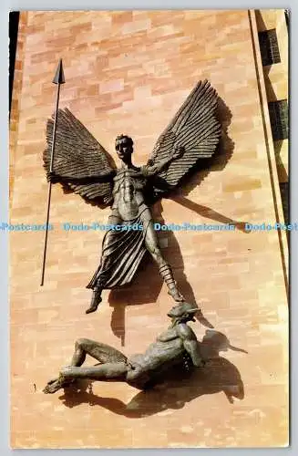 R735368 Coventry Cathedral Epstein Bronze Statue von St Michael und dem Teufel Glas