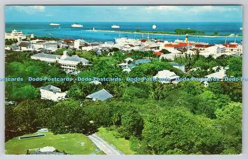 R735516 Bahamas Nassau Blick auf Stadt und Hafen Caribe Tourist Prom Duk