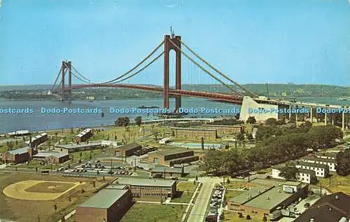 R577033 Ein Panoramablick auf die Verrazano Narrows Bridge, die die Bucht zwischen Br