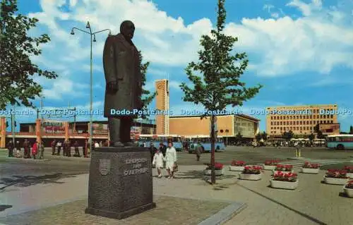 R582655 Eindhoven Standbeld Dr Philips met Station De Muinck