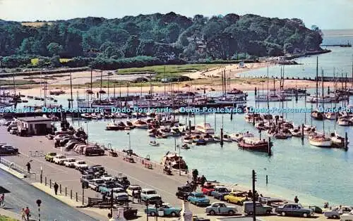 R577576 Yarmouth Harbour I W Blick in Richtung Norton Beach und zeigt Rettungsboot P