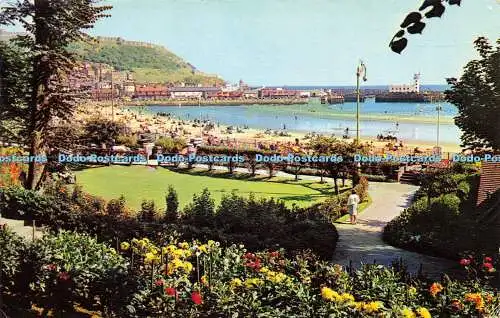 R578536 Scarborough Hafen und Strand von St Nicholas Gardens D H Greaves 1963