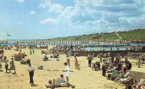 R580739 Gorleston on Sea Beach and Yacht Pond Ernest Joyce Plastichrome C J Nich