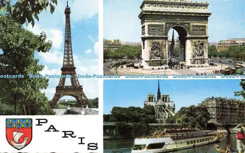 R581031 Paris La Tour Eiffel L Arc de Triomphe Notre Dame de Paris et le Bateau