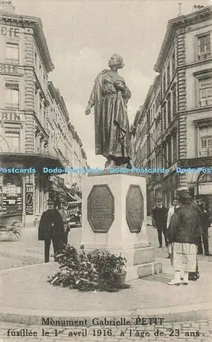 R585596 Monument Gabrielle Petit fusillee le 1 er avril 1916 a l age de 23 ans R