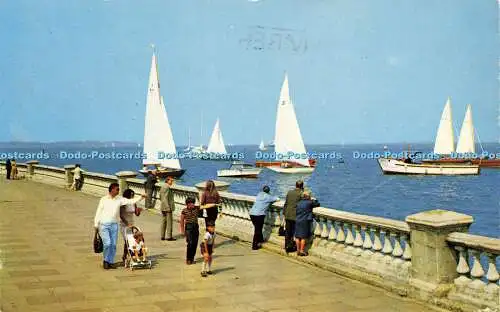 R581899 Isle of Wight The Parade Cowes D Constance 1976