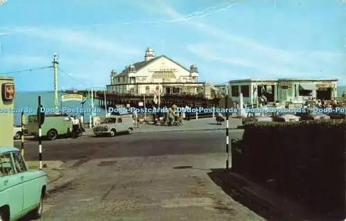 R584317 Herne Bay The Pier Entrance