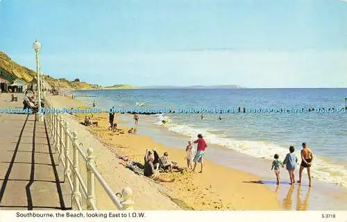 R580115 Southbourne der Strand mit Blick nach Osten zum I o W E T W Dennis Photocolour