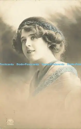 R586372 Junge Frau Portrait Haare blaues Band R und K L 1913