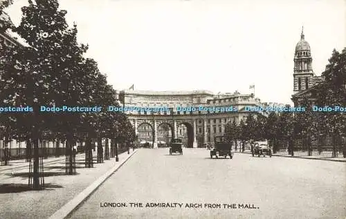 R587026 London Admiralty Arch from Mall