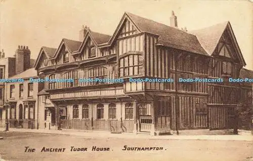 R587473 Ancient Tudor House Southampton J Welch