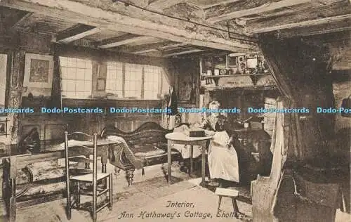 R588367 Interior Ann Hathaways Cottage Shottery 1924
