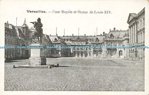 R594680 Versailles Cour Royale et Statue de Louis XIV