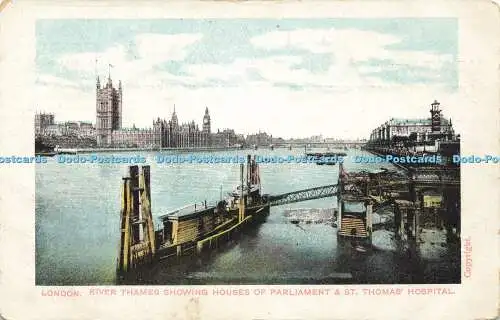 R588835 London River Themse zeigt Houses of Parliament und St Thomas Hospital