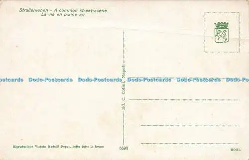R596924 Napoli Vita all aria aperta Strassenleben Eine gemeinsame Straßenszene La vie e