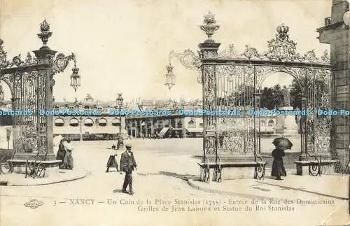 R592895 3 Nancy Un Coin de la Place Stanislas Entree de la Rue des Dominicains G