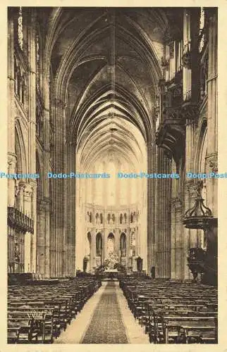 R591158 6 La Douce France Chartres Interieur de la Cathedrale La Nef et le Choeu