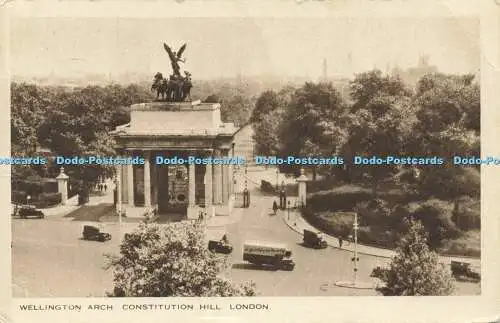 R589448 Wellington Arch Constitution Hill London D F and S 1948