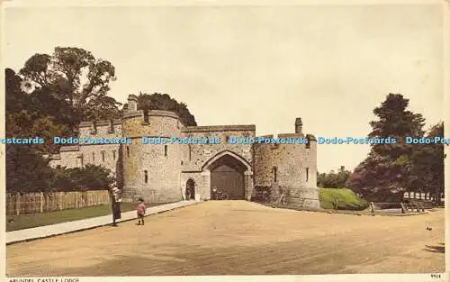 R595461 Arundel Castle Lodge S W Newton