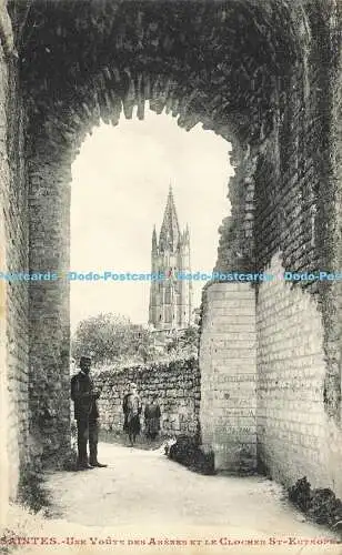 R589610 Saintes Une Voute des Arenes et le Clocher St Eutrope 1910