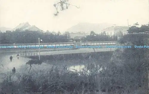 R593893 Kaiserpalast Blick auf Fluss und Brücke