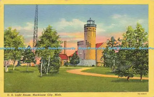 R593975 Mich Mackinaw City U S Light House G H Wickman C T Art Colortone 1956