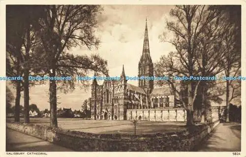 R594330 Salisbury Cathedral Photo Precision English Series