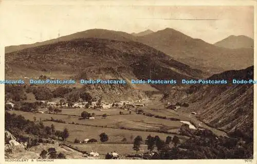 R599483 Beddgelert und Snowdon Photochrom 1942