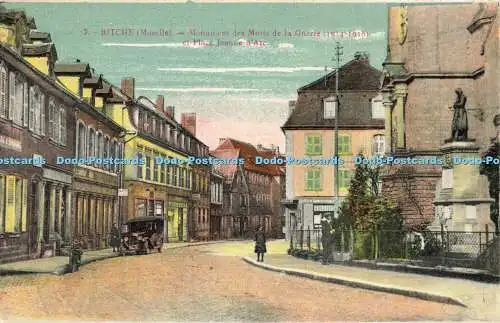 R609754 Bitche Moselle Monument des Morts de la Guerre 1914 et Place Jeanne d Ar